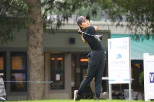 Karen Chung swinging on tee box