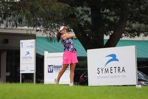 Rachel Rohanna swinging on tee box